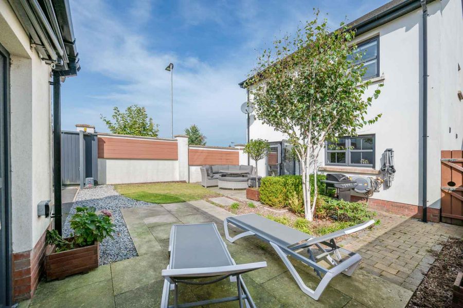 10 Bracken Hill Square