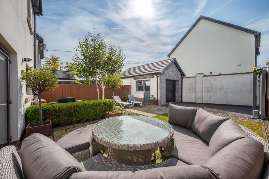 10 Bracken Hill Square