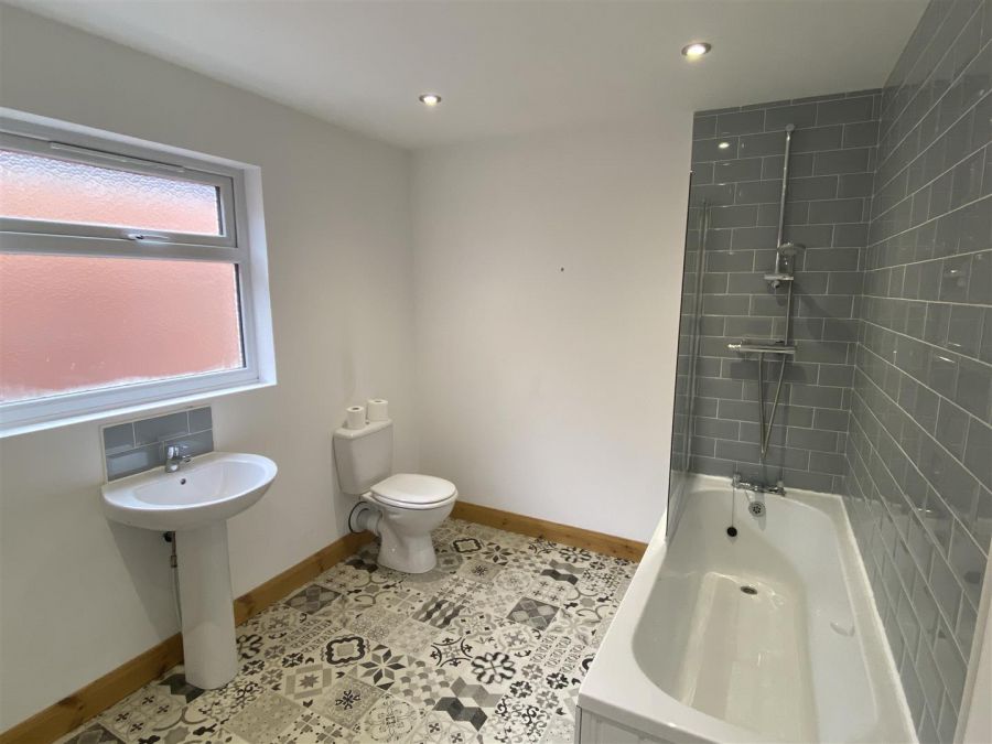 24 Hollycroft Avenue