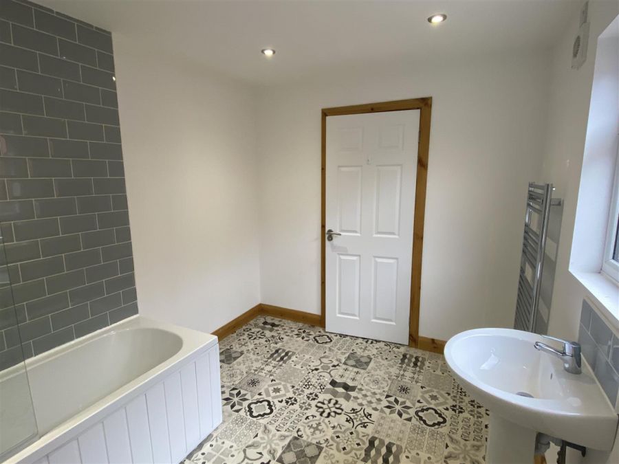 24 Hollycroft Avenue