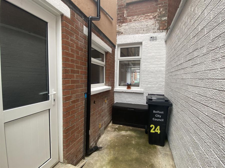 24 Hollycroft Avenue