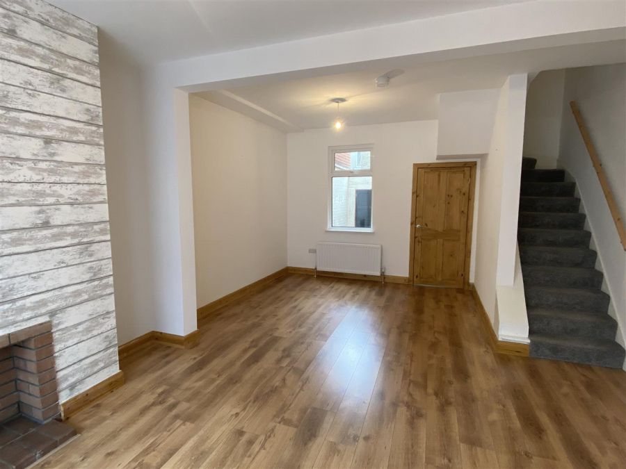 24 Hollycroft Avenue