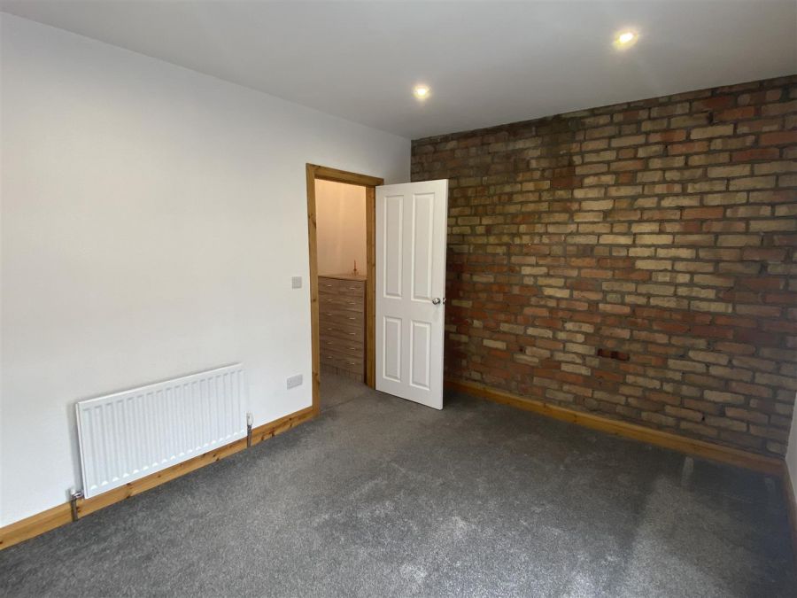 24 Hollycroft Avenue