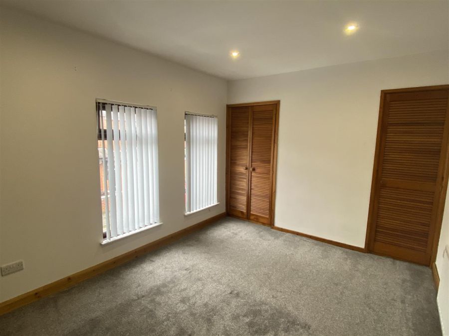 24 Hollycroft Avenue