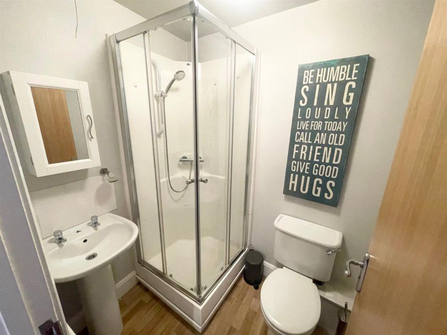 Apt D 2.7 Whitehall Square