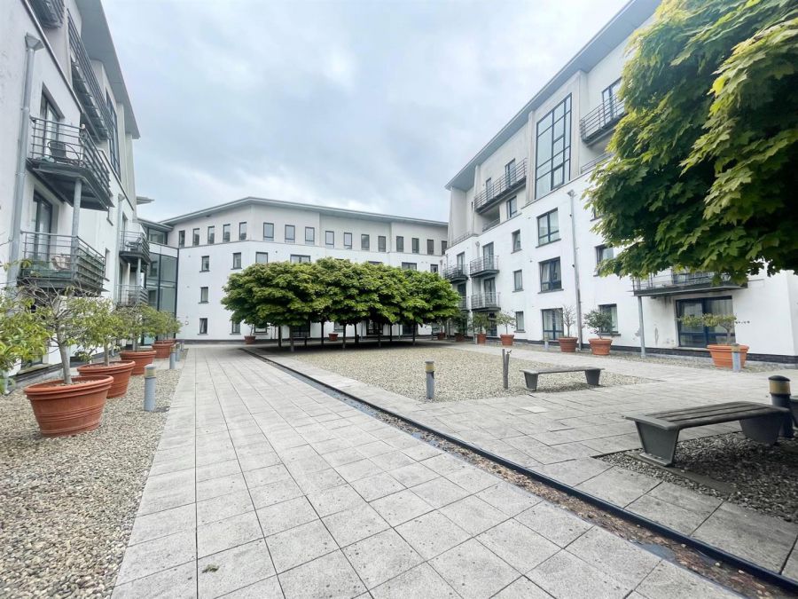 Apt D 2.7 Whitehall Square