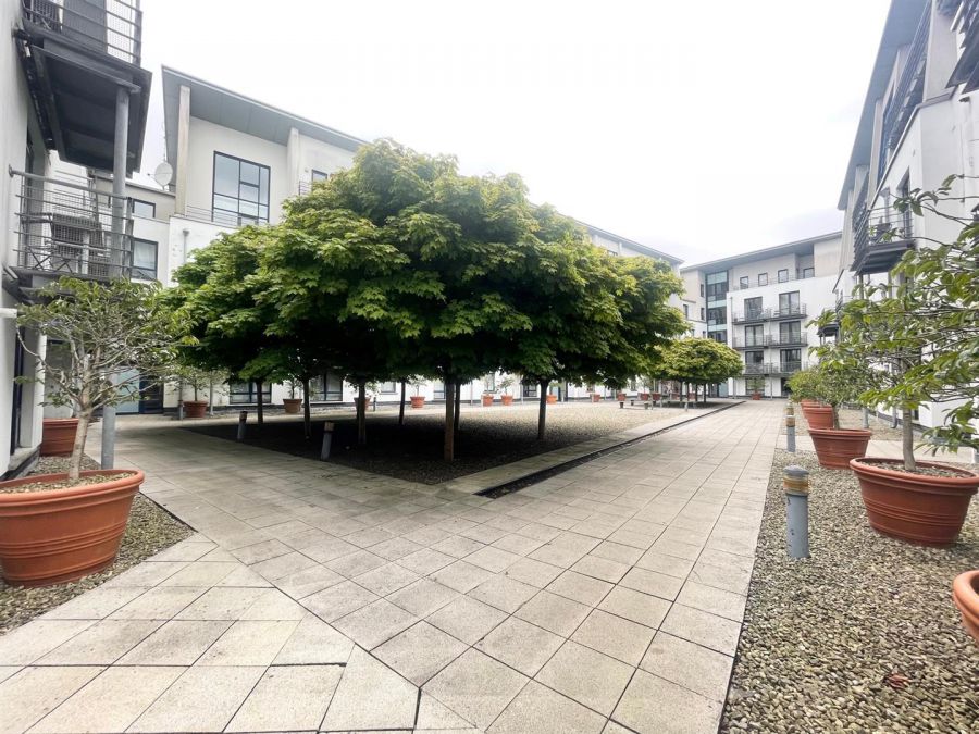 Apt D 2.7 Whitehall Square