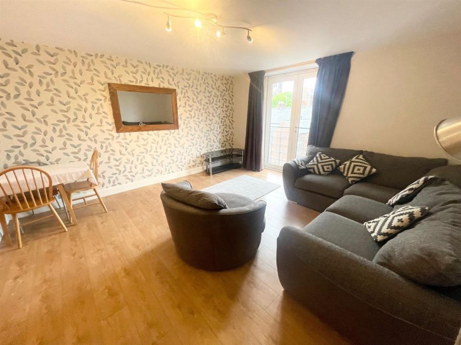 Apt D 2.7 Whitehall Square