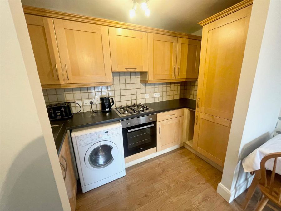 Apt D 2.7 Whitehall Square