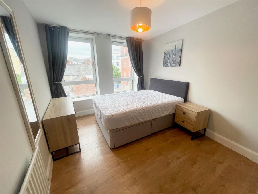 Apt D 2.7 Whitehall Square