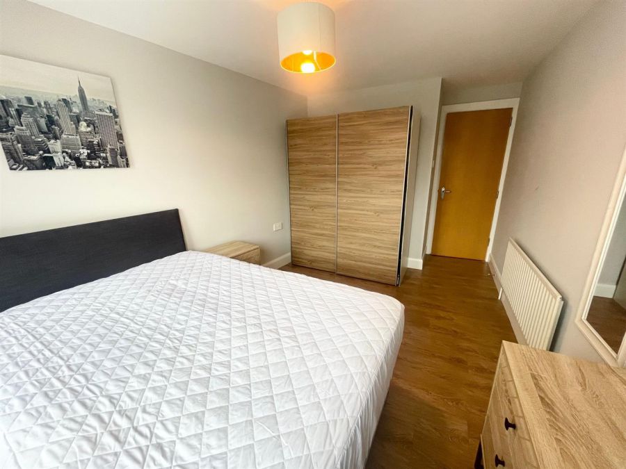 Apt D 2.7 Whitehall Square