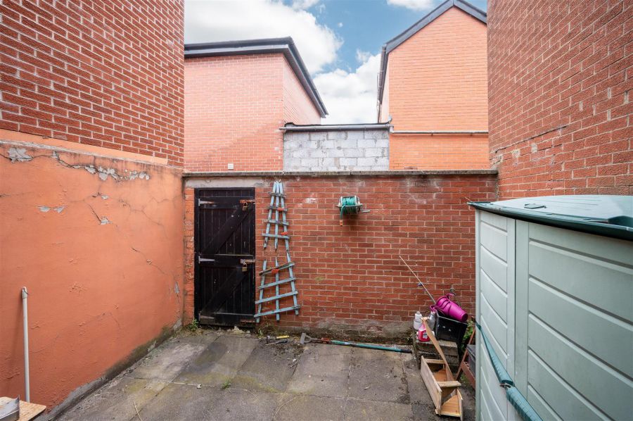 11 Lichfield Avenue
