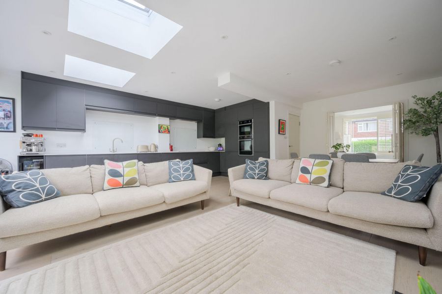 56 Kingsdale Park