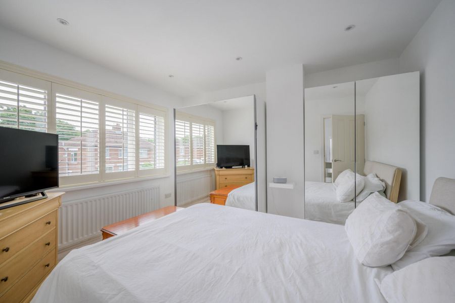 56 Kingsdale Park