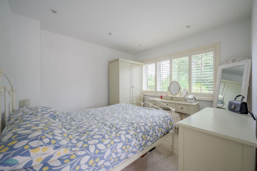 56 Kingsdale Park