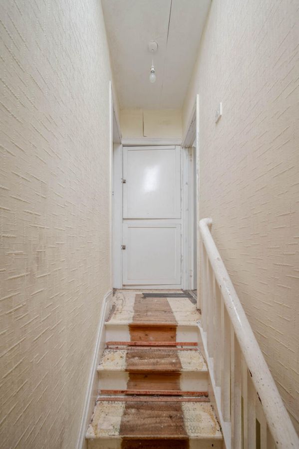 17 Hawthornden Gardens