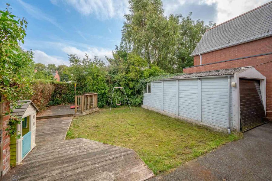 33 Kilhorne Gardens