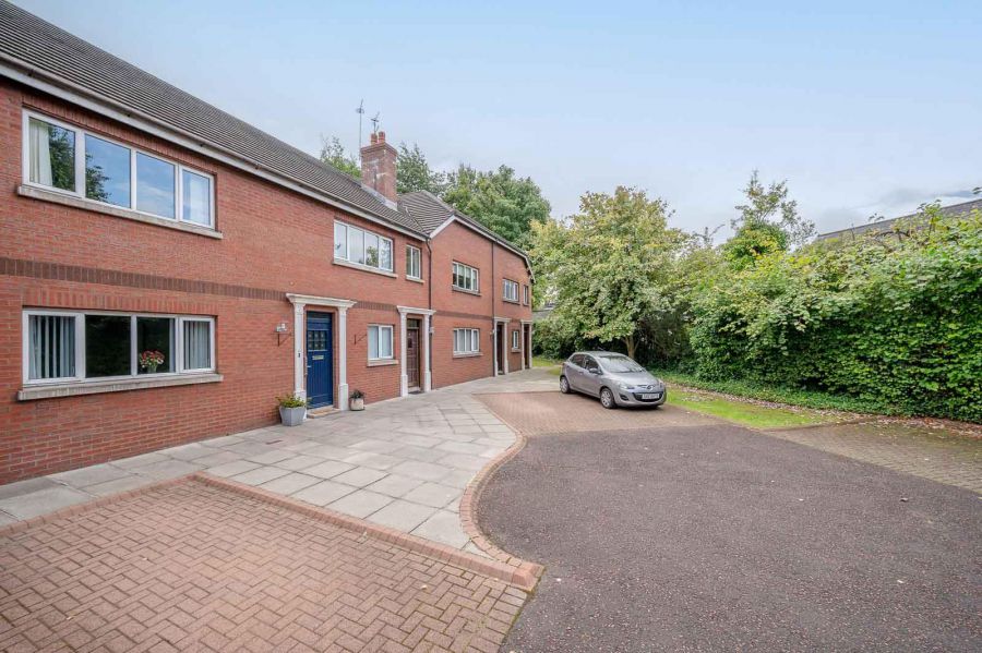 1 Woodlands Court