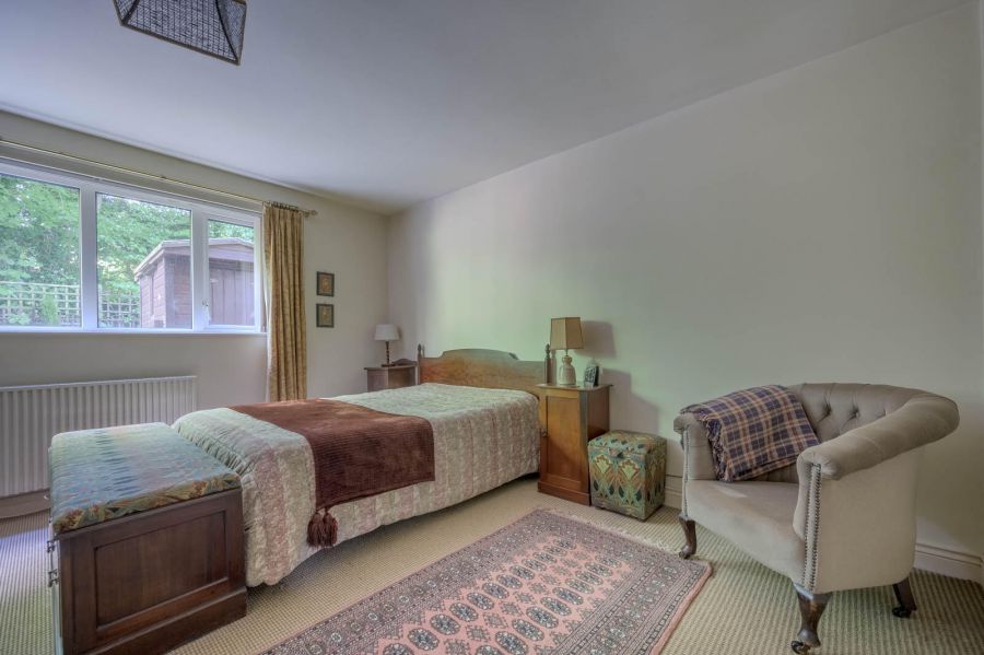 1 Woodlands Court