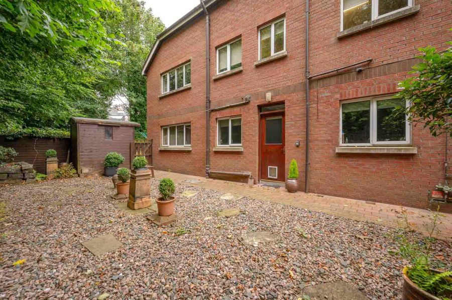 1 Woodlands Court