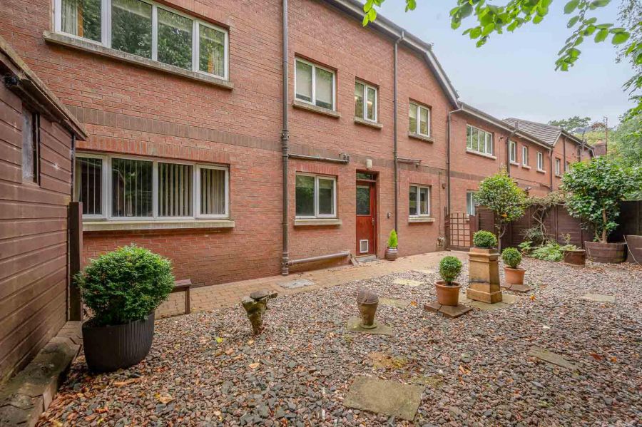 1 Woodlands Court