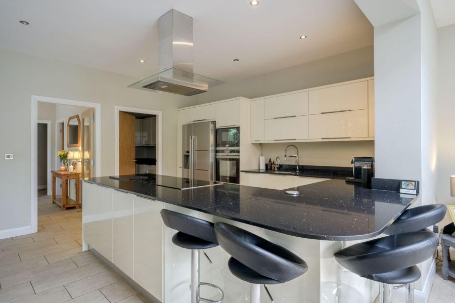 17 Knockburn Park