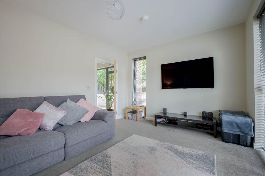 17 Knockburn Park