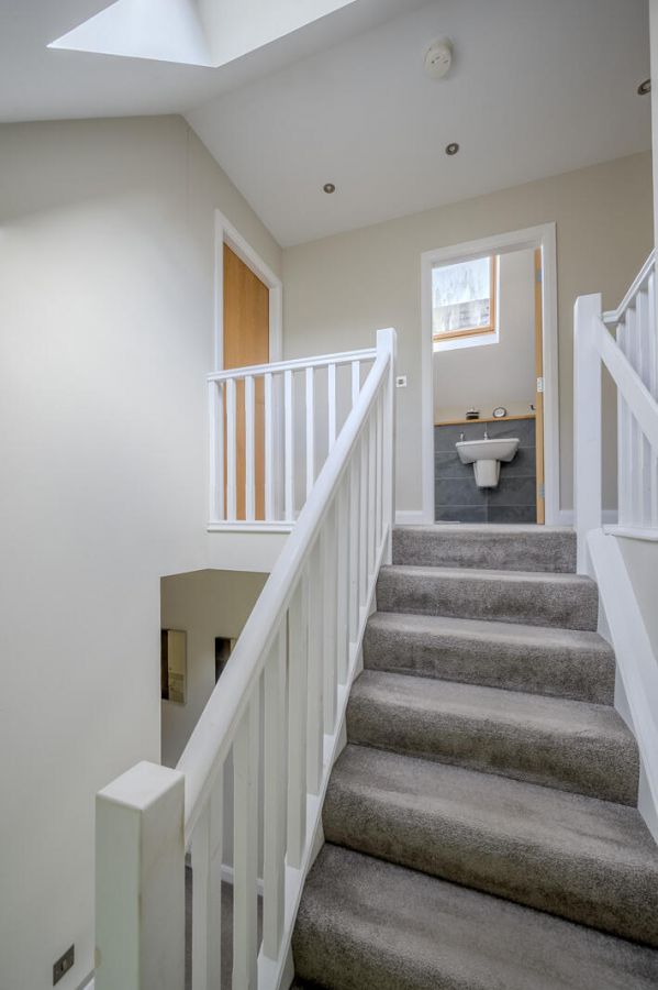 17 Knockburn Park