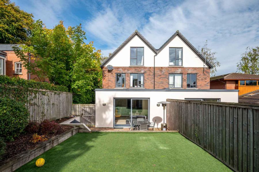 17 Knockburn Park