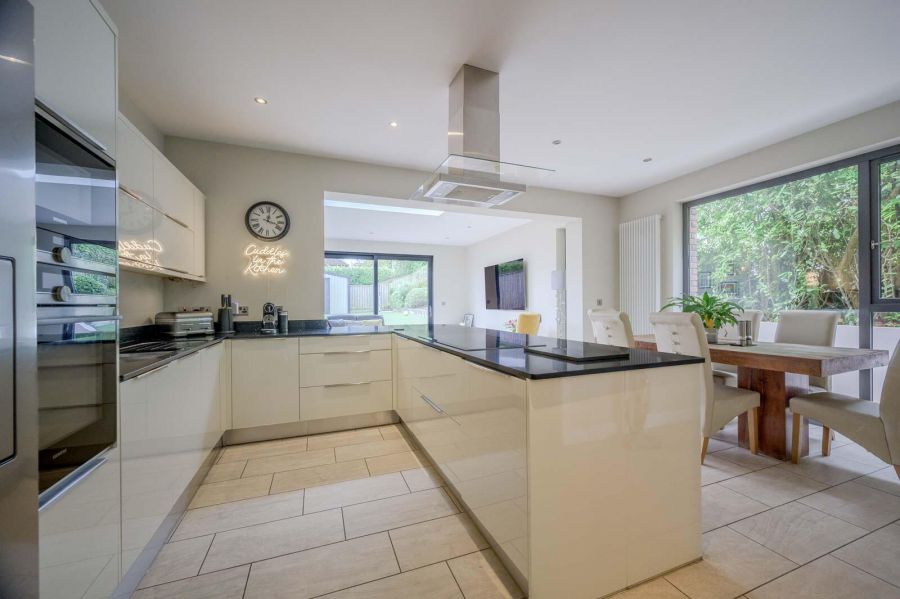 17 Knockburn Park