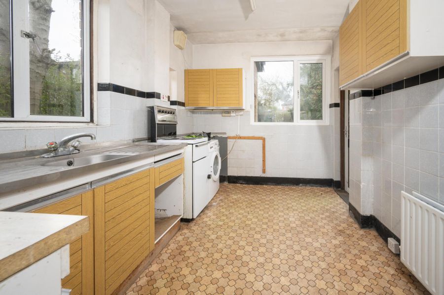 9 Sandown Park South