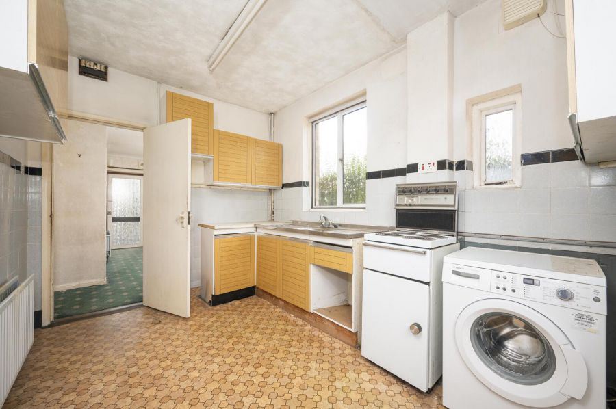 9 Sandown Park South