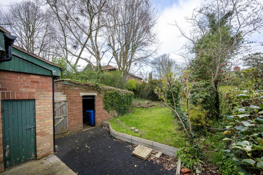 9 Sandown Park South