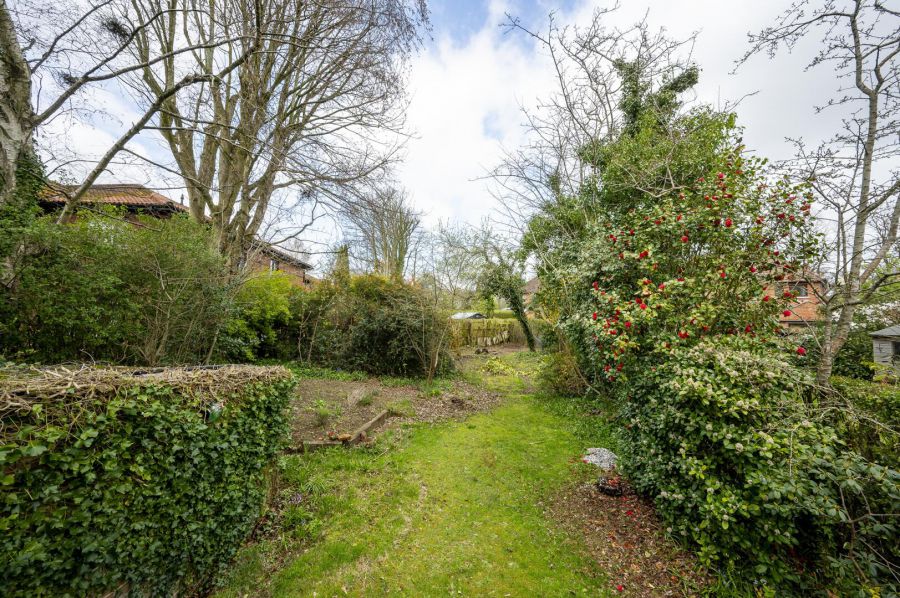 9 Sandown Park South