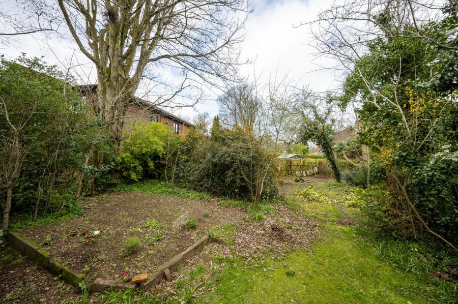 9 Sandown Park South