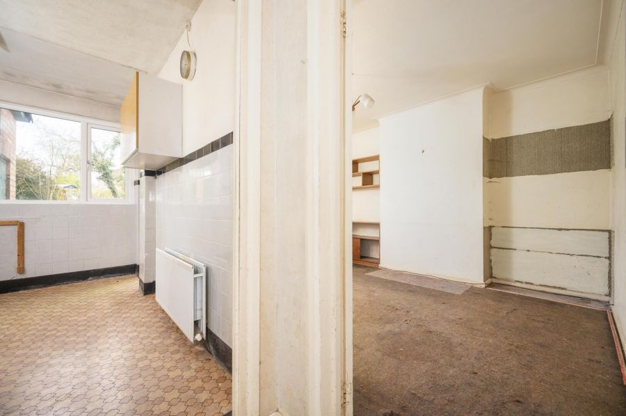 9 Sandown Park South