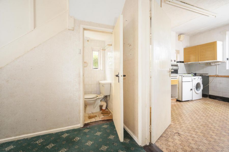 9 Sandown Park South