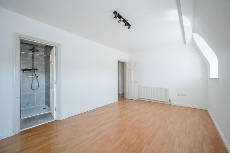 Apt 40, 1A Fane Street
