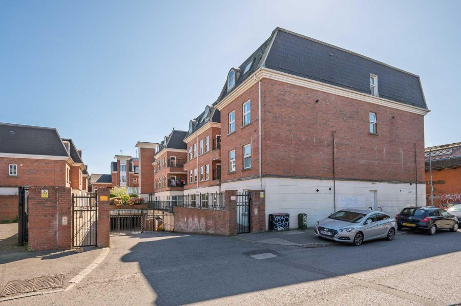 Apt 40, 1A Fane Street