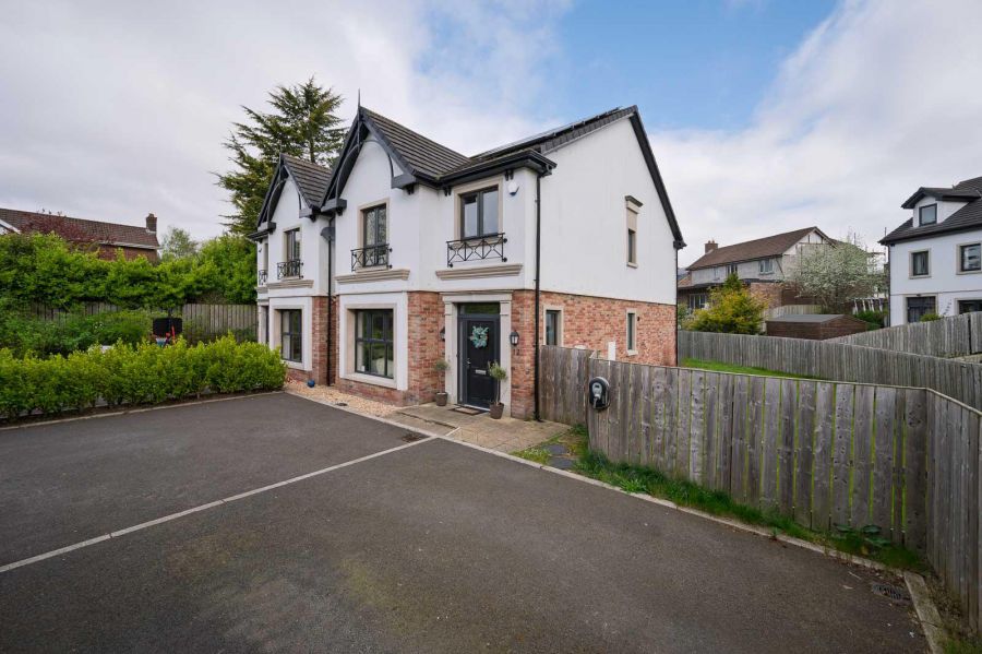 17 Castlehill Wood
