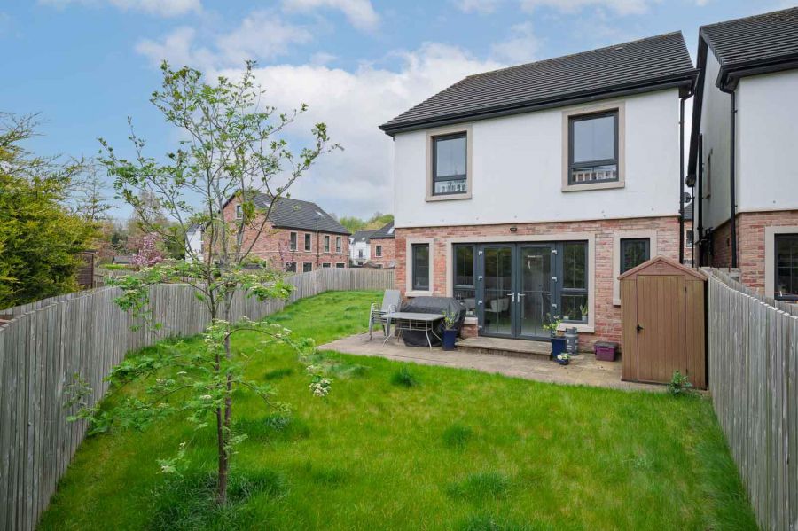 17 Castlehill Wood