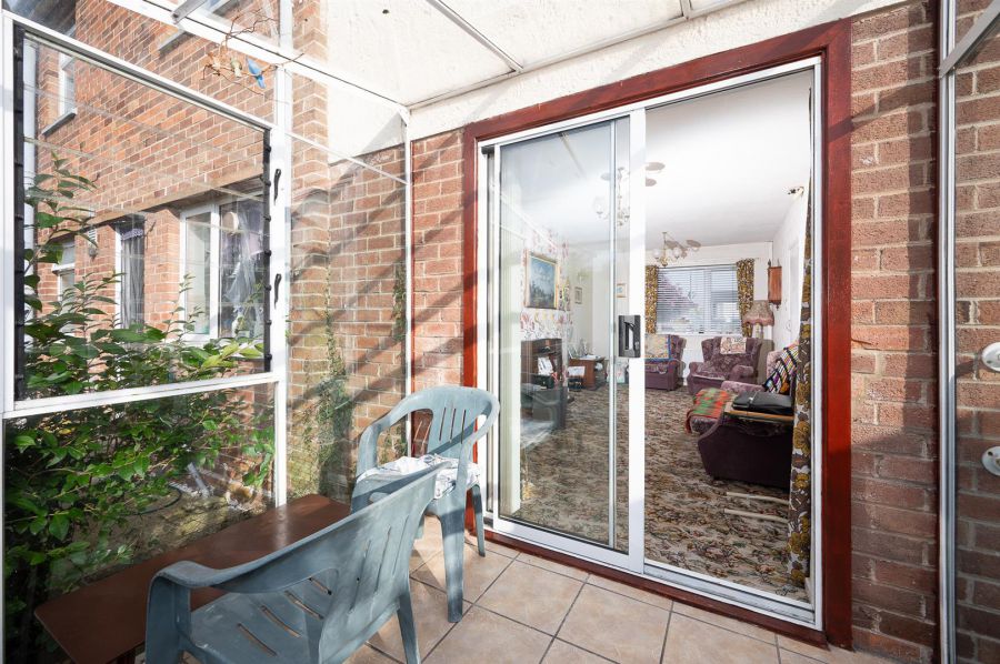 27 Thornhill Parade