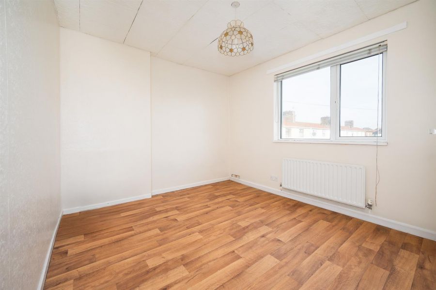 27 Thornhill Parade
