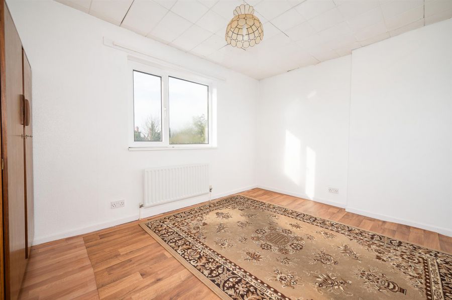 27 Thornhill Parade