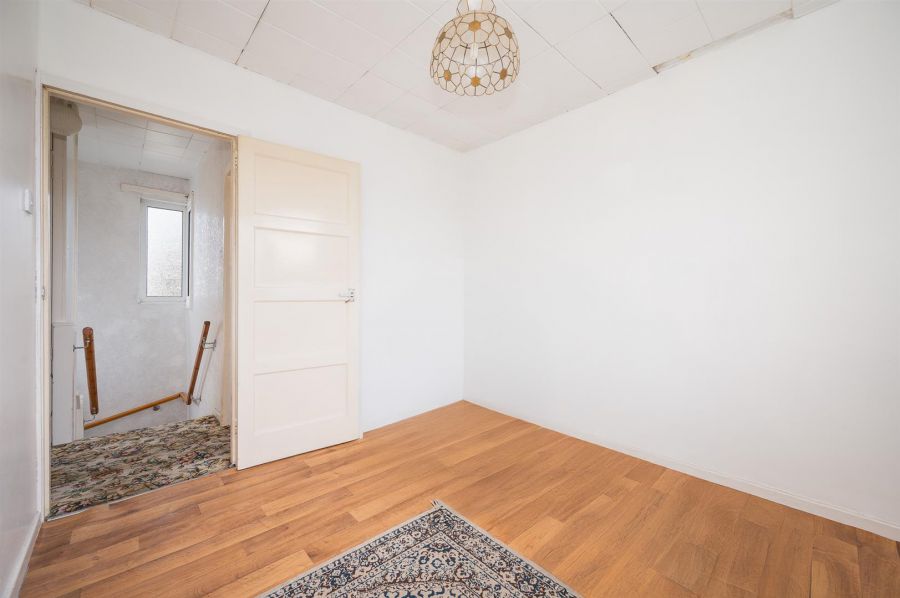 27 Thornhill Parade