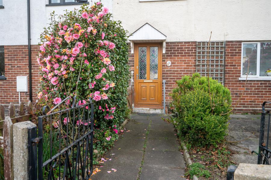 27 Thornhill Parade