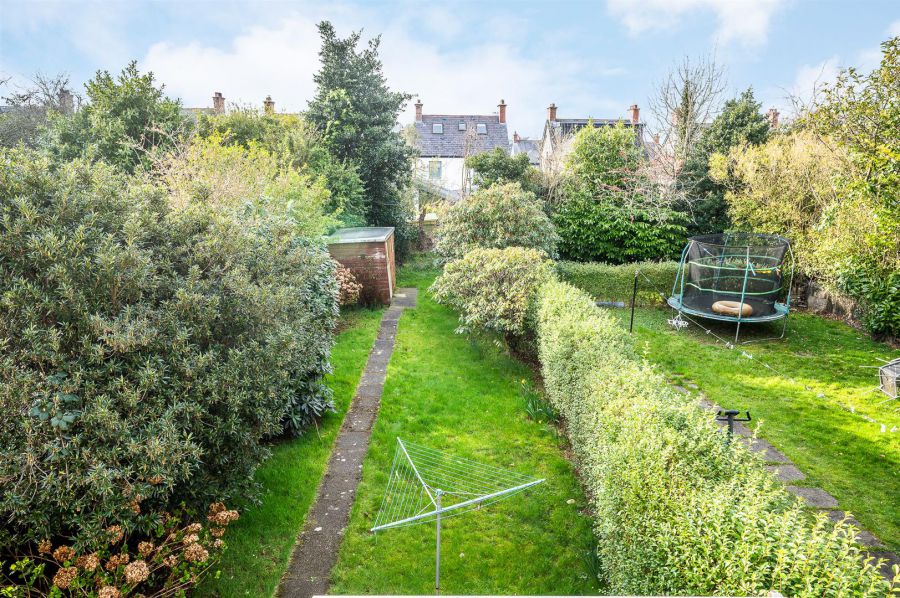 27 Thornhill Parade