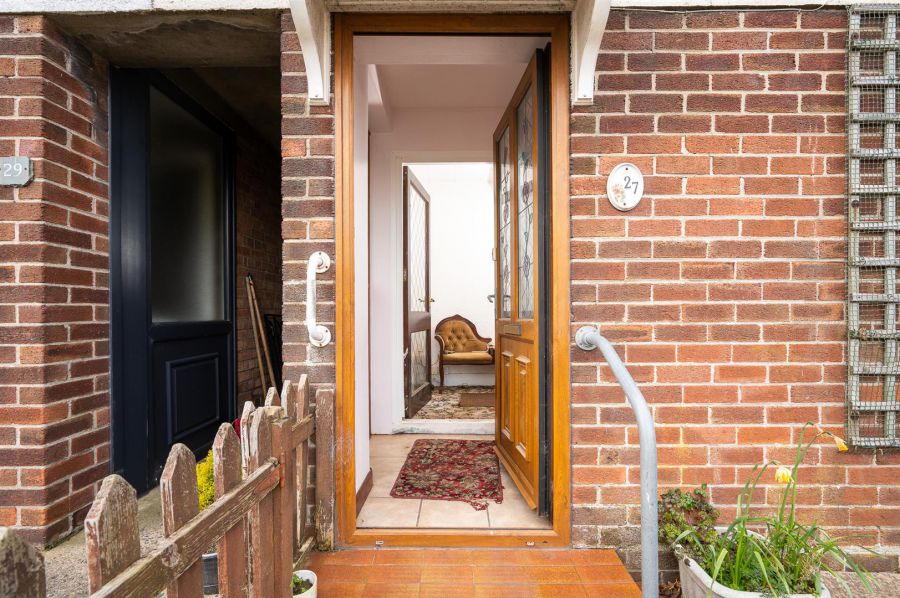 27 Thornhill Parade
