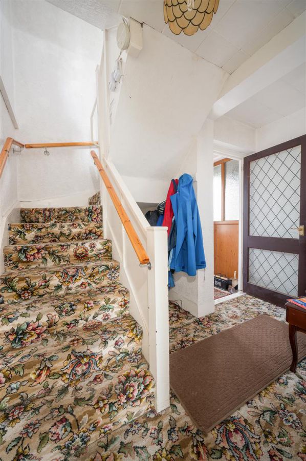 27 Thornhill Parade