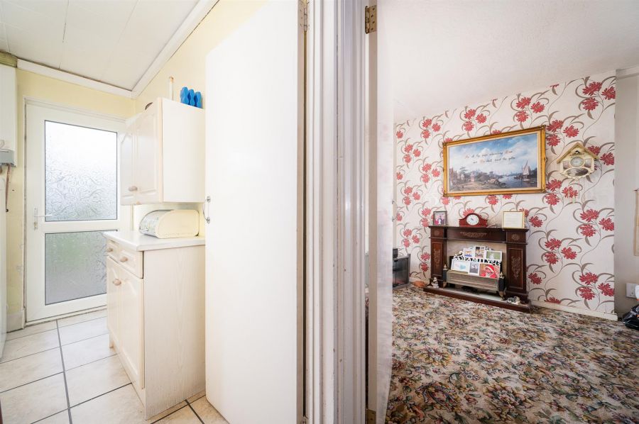 27 Thornhill Parade